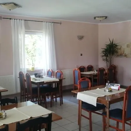 Flamingo Etterem, Maganszallashely Ubytování v soukromí Somlojeno